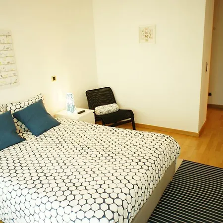 Modern Near The Bridge Apartment